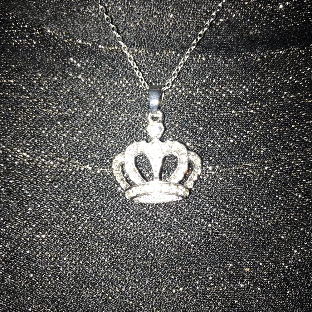 Crown pendant and chain